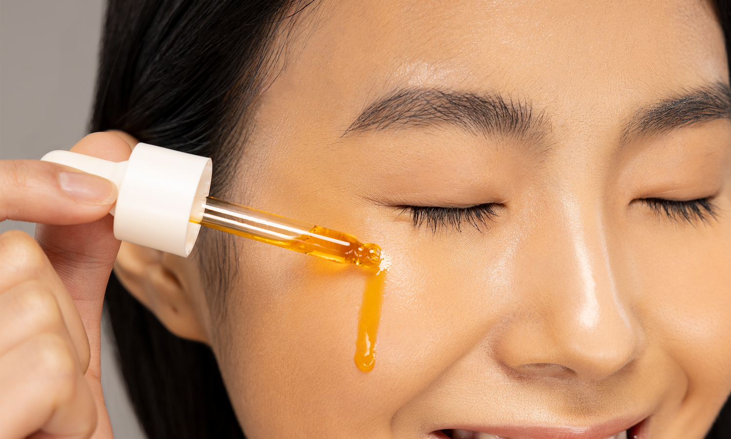 The Best Facial Oil for Dry Skin: What to Look For and How to Use It